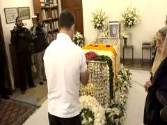 
      
      Rahul Gandhi pays his last respects to former PM Manmohan Singh
      
      