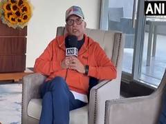 
      
      Annu Kapoor pays tribute to former PM Manmohan Singh
      
      
