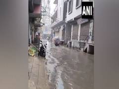 
      
      Incessant rain causes waterlogging, traffic snarls in Delhi 
      
      