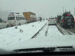 
      
      2000 vehicles stuck in J-K’s Anantnag after first snowfall
      
      