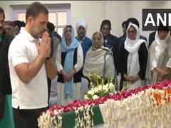 
      
      Rahul Gandhi pays his last respects to former PM Manmohan Singh
      
      