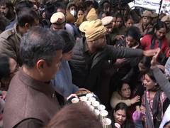 
      
      AAP protest outside Parvesh Verma's residence
      
      