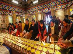 
      
      Bhutan holds national prayer ceremony for late Manmohan Singh
      
      