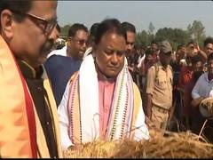 
      
      Odisha CM visits Nayagarh to assess crop damage 
      
      