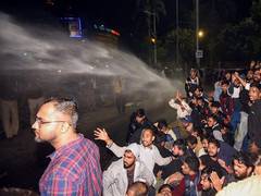 
      
      Bihar: Leaders criticise police lathi charge on protesters
      
      