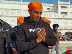 
      
      Sonu Sood offers prayers at Golden temple
      
      