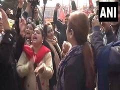 
      
      BJP protests Kejriwal's 'Pujari Granthi Samman Yojana'
      
      