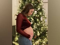 
      
      Eminem’s daughter Hailie Jade shows off her baby bump
      
      
