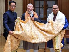 
      
      PM Modi hands over 'Chadar' to be offered on 813th Urs
      
      