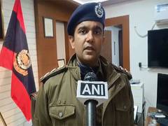 
      
      Delhi Police deport 5 Bangladeshi immigrants staying in hotels
      
      