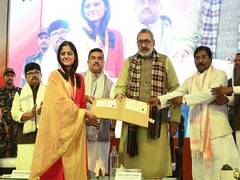 
      
      Textile Ministry aims for USD 300 billion market and 6 crore jobs
      
      
