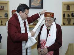 
      
       Dhami visits Dr Murli Manohar Joshi on his birthday
      
      