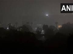 
      
      Delhi wakes up to layer of fog amid coldwave, plummeting temp
      
      
