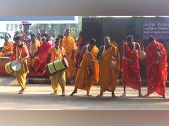
      
      Odisha folk dancers welcome guests at 18 Pravasi Bharatiya Divas
      
      