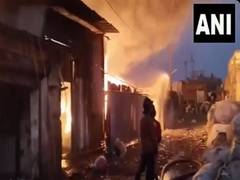 
      
      Gujarat: Fire breaks out at warehouse in Valsad, none hurt 
      
      