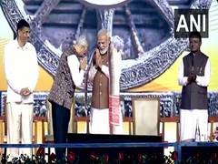 
      
      Odisha CM, Jaishankar welcome PM Modi at Pravasi Bharatiya Divas
      
      