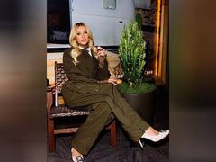 
      
      Paris Hilton after her Malibu home reduced to ashes in LA wildfir
      
      