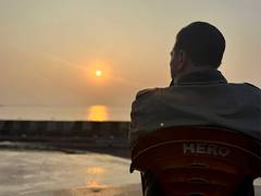 
    Sunny treats fans to sunset pics from the sets of ‘Jaat’
    