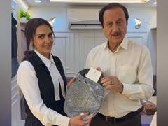 
      
      Anupam Kher, Esha Deol wrap up Vikram Bhatt’s film
      
      