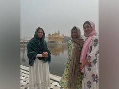 
    Ananya Panday visits Golden temple
    