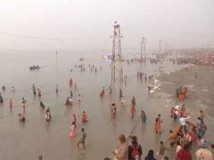 
      
      WB: Thousands gather at Gangasagar for Makar Sankranti holy dip
      
      