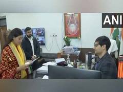 
      
      Congress' candidate Alka Lamba files nomination from Kalkaji seat
      
      