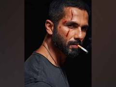 
      
      Shahid Kapoor flaunts his 'Deva' look
      
      