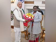 
      
      Bihar Governor Arif Mohammed Khan calls on President Murmu
      
      