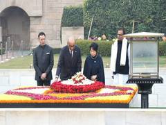 
      
      Singapore President lays wreath at Rajghat
      
      