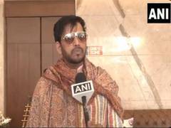
      
      Gorakhpur MP Ravi Kishan takes holy dip at Triveni Ghat
      
      