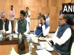 
      
      Karnataka Minsters ask more Central funds for mechanisation
      
      