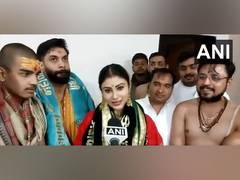 
    Mouni Roy, husband Suraj Nambiar visit Mahakaleshwar Temple 
    