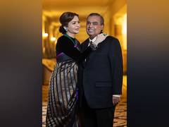 
      
      Nita, Mukesh Ambani pose for pictures at President-elect...
      
      