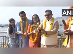 
      
      Gautam Adani performs Aarti at Triveni Sangam in Prayagraj
      
      