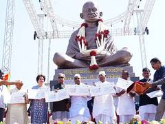 
      
      Congress chief Mallikarjun Kharge unveils Mahatma Gandhi's statue
      
      