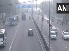 
      
      Foggy weather disrupts flight, train services in Delhi
      
      