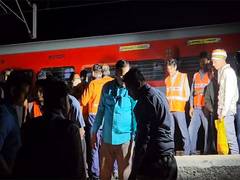 
      
      Jalgaon accident: Railway Ministry announces 1.5 lakh ex gratia
      
      