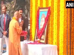 
      
      UP CM Yogi pays homage to Subhas Chandra Bose 
      
      