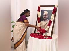 
      
      President Murmu pays tributes to Netaji Subhas Chandra Bose
      
      