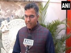 
      
      Taking moral responsibility, Kejriwal should apologise: Parvesh V
      
      