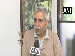 
      
      Sandeep Dikshit lashes out at Owaisi
      
      
