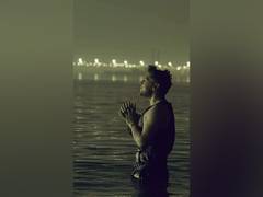 
      
      Guru Randhawa takes holy dip at Mahakumbh 2025
      
      