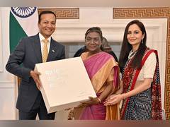 
      
      Mera Dhaga, Mera Tiranga, Mera Desh Campaign Unites India 
      
      