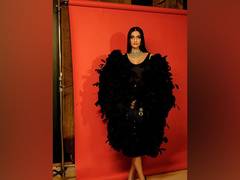 
      
      Sonam Kapoor dazzles in black outfit
      
      