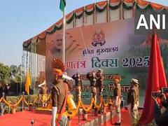 
      
      UP DGP unfurles national flag at Police Headquarters 
      
      