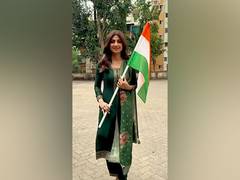 
    Shilpa Shetty celebrates Republic Day with  patriotic fervour
    