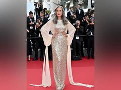 
      
      Andie MacDowell experiences reverse nepotism
      
      