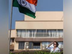 
    Shah Rukh Khan celebrates 76th Republic Day
    
