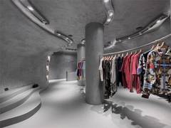 
      
      BLUORNG Unveils Its First Mall Store in Gurugram
      
      