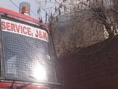 
      
      J-K: Fire breaks out in govt quarter in Srinagar
      
      